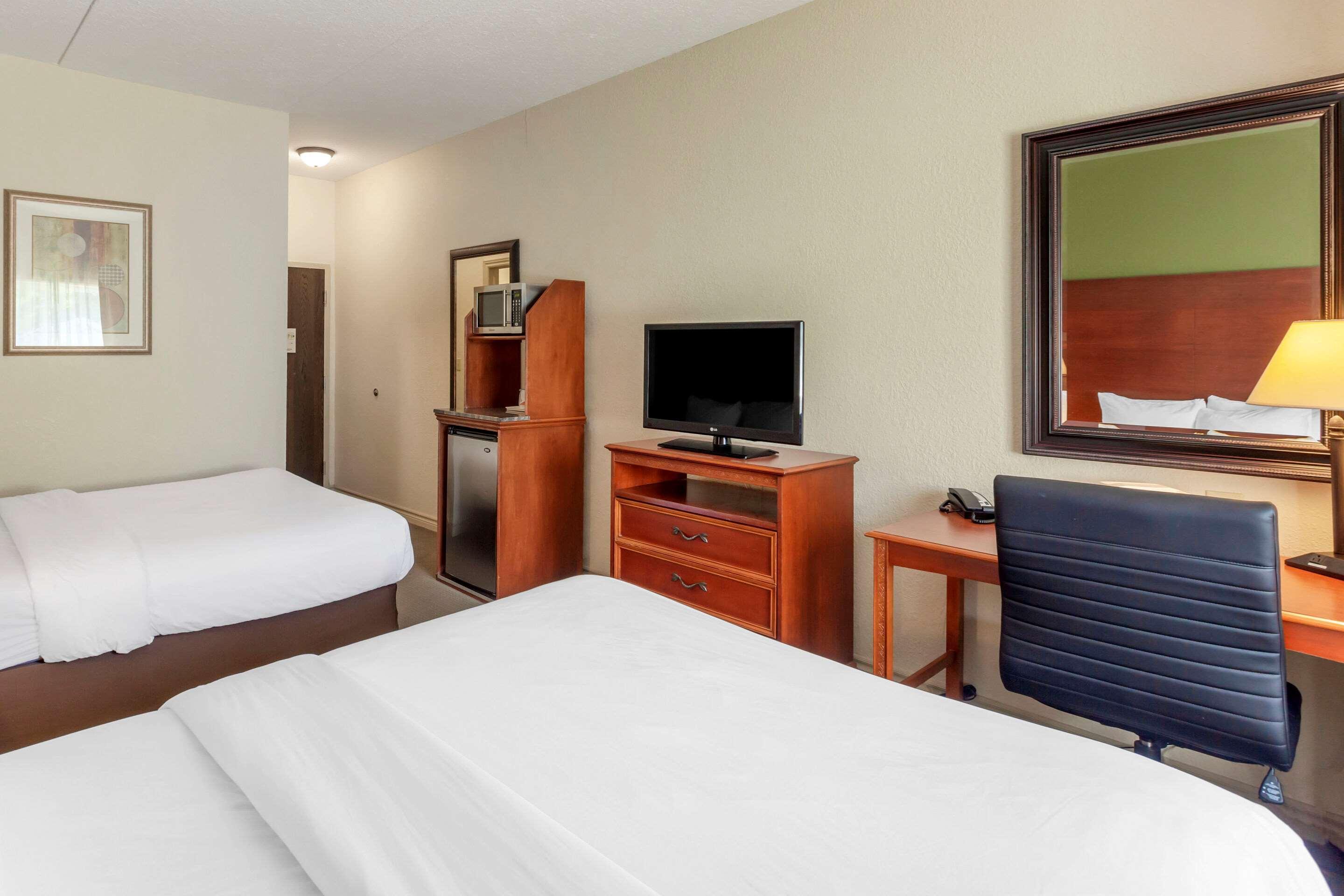 Comfort Inn & Suites Thousand Islands Harbour District Gananoque Eksteriør billede
